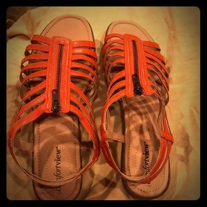 So comfortable zippered strappy sandal.